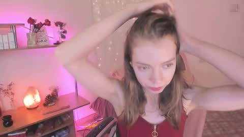 Snapshot of beautyeliise chatting on 10-11-25, 02:15 Eliise online show from 10-11-25, 02:15