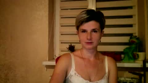 Snapshot of beautyksenia chatting on 10-15-25, 06:41 BeautyKsenia online show from 10-15-25, 06:41