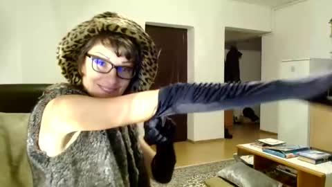 Raluca online show from 12-14-24, 05:36