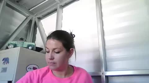 Snapshot of beccabee37 chatting on 03-13-26, 04:24 beccabee37 online show from 03-13-26, 04:24