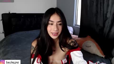 Snapshot of beck__jones chatting on 01-10-26, 10:14 Marzhie online show from 01-10-26, 10:14