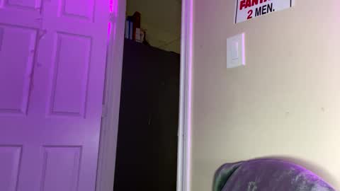 Snapshot of beckytheclown chatting on 02-21-25, 04:26 Beckytheclown online show from 02-21-25, 04:26