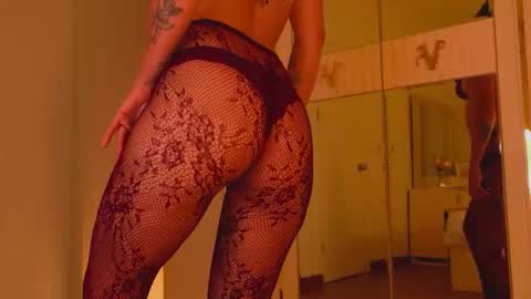 Snapshot of bedcore chatting on 03-16-26, 11:58 Violet online show from 03-16-26, 11:58