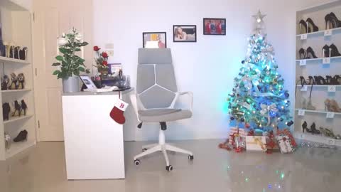 Snapshot of beebeethai chatting on 12-18-24, 04:31 Bee if you ever see the girl who can take 12 inch all the way inside the ass try me online show from 12-18-24, 04:31