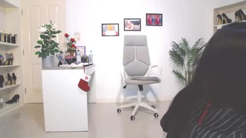 Snapshot of beebeethai chatting on 01-14-25, 03:11 Bee if you ever see the girl who can take 12 inch all the way inside the ass try me online show from 01-14-25, 03:11