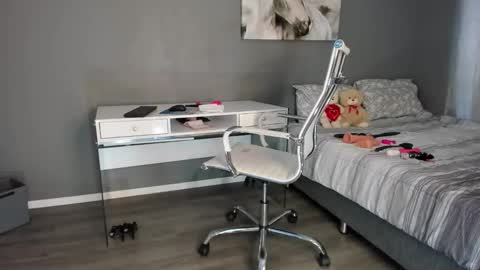 Bee if you ever see the girl who can take 12 inch all the way inside the ass try me online show from 04-20-26, 07:04