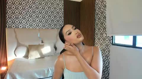 BELLA online show from 05-01-26, 11:37