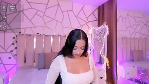 Snapshot of beella_tay1 chatting on 05-04-26, 12:23 BELLA online show from 05-04-26, 12:23