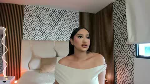 Snapshot of beella_tay1 chatting on 05-22-26, 12:00 BELLA online show from 05-22-26, 12:00