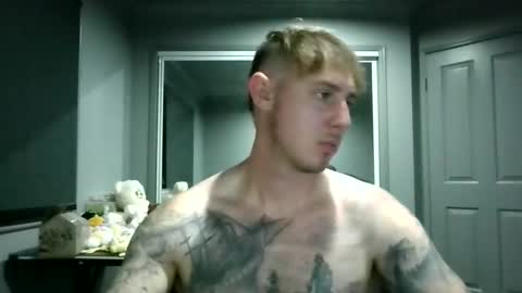 Snapshot of beelzebubxo chatting on 10-25-25, 12:02 beelzebubxo online show from 10-25-25, 12:02