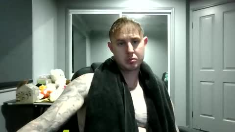 Snapshot of beelzebubxo chatting on 10-29-25, 10:28 beelzebubxo online show from 10-29-25, 10:28