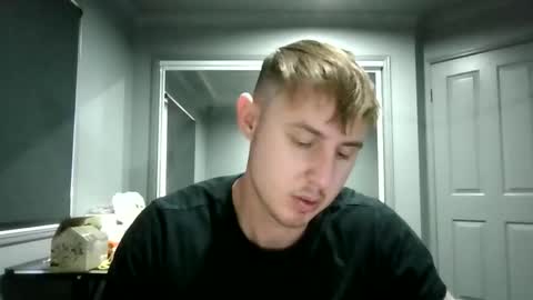 Snapshot of beelzebubxo chatting on 11-12-25, 01:39 beelzebubxo online show from 11-12-25, 01:39