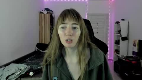 Lisa online show from 10-17-25, 04:09