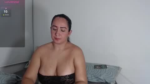 Snapshot of bela_hadid05 chatting on 02-08-26, 03:54 hadid online show from 02-08-26, 03:54