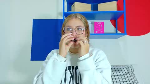 Snapshot of belamiller chatting on 10-13-25, 11:54 BELA online show from 10-13-25, 11:54