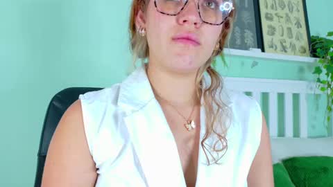 Snapshot of belamiller chatting on 10-24-25, 11:39 BELA online show from 10-24-25, 11:39