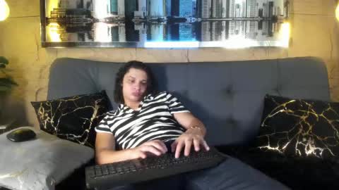 independent model online show from 05-16-26, 10:36