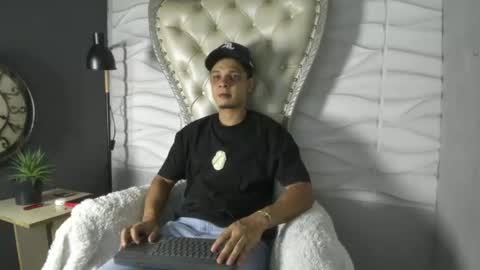 independent model online show from 07-26-26, 12:19
