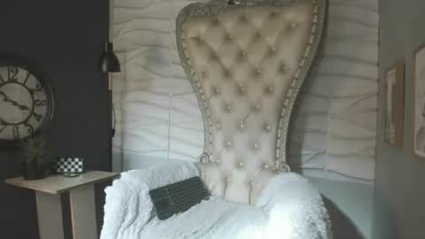 independent model online show from 07-30-26, 08:52