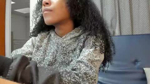 Snapshot of belen10 chatting on 09-19-25, 11:33 Belen online show from 09-19-25, 11:33