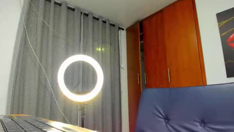 Snapshot of belen10 chatting on 10-13-25, 11:21 Belen online show from 10-13-25, 11:21