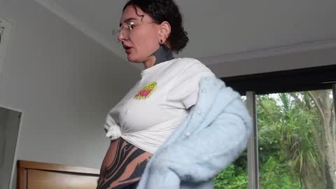 Snapshot of belen_osqura chatting on 05-25-26, 05:24 Alt Aussie online show from 05-25-26, 05:24