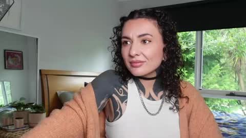 Snapshot of belen_osqura chatting on 05-27-26, 03:25 Alt Aussie online show from 05-27-26, 03:25