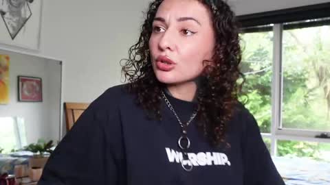 Snapshot of belen_osqura chatting on 06-03-26, 01:08 Alt Aussie online show from 06-03-26, 01:08