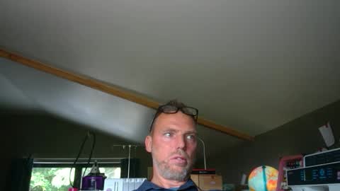 Snapshot of belgianordenary chatting on 10-10-25, 11:31 belgianordenary online show from 10-10-25, 11:31