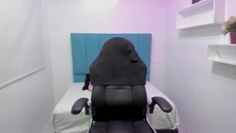 Snapshot of belinda_ws chatting on 09-22-25, 01:02 Bella online show from 09-22-25, 01:02