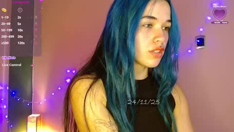 Snapshot of bell_art chatting on 11-24-25, 03:45 online show from 11-24-25, 03:45