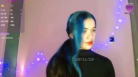 Snapshot of bell_art chatting on 11-25-25, 01:22 online show from 11-25-25, 01:22