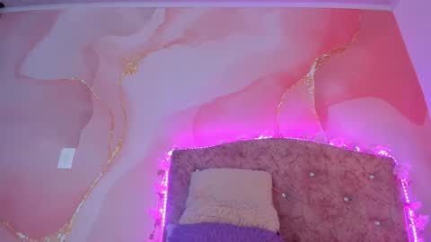 Melanie  online show from 12-24-24, 06:17