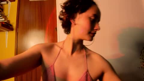 Snapshot of bella__w chatting on 01-09-26, 12:24 Zia online show from 01-09-26, 12:24