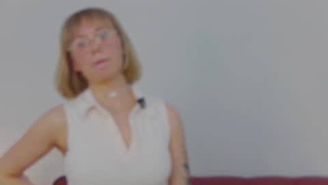 Snapshot of bella_carillo chatting on 03-16-26, 01:37 Bella online show from 03-16-26, 01:37
