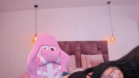 BELLA CLARCK online show from 10-31-25, 02:45