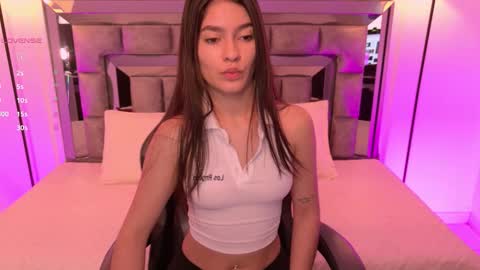 Snapshot of bella_clark2 chatting on 01-08-26, 01:13 Bella online show from 01-08-26, 01:13