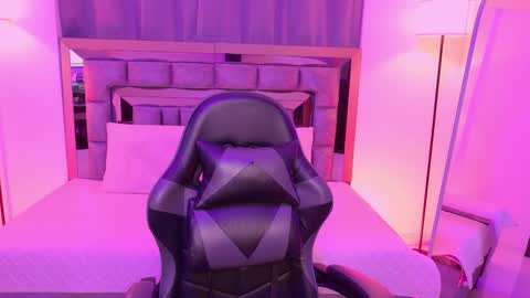 Snapshot of bella_clark2 chatting on 02-25-26, 12:09 Bella online show from 02-25-26, 12:09