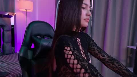 Snapshot of bella_clark2 chatting on 04-11-26, 09:52 Bella online show from 04-11-26, 09:52