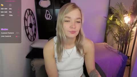 Snapshot of bella_cosmos chatting on 11-27-25, 09:11 Bella online show from 11-27-25, 09:11