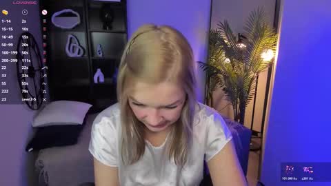 Snapshot of bella_cosmos chatting on 12-05-25, 05:27 Bella online show from 12-05-25, 05:27