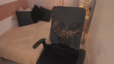 Dessi  online show from 01-10-25, 12:15