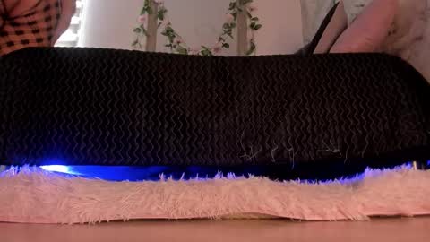 Dessi  online show from 10-13-25, 01:11