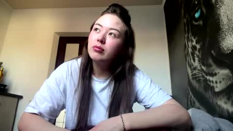 Hanna here Welcome  online show from 03-25-26, 02:28