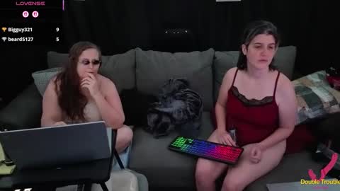 Snapshot of bella_james_1988 chatting on 12-19-25, 05:42 Bella James online show from 12-19-25, 05:42