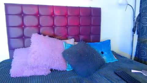 Snapshot of bella_lr chatting on 12-31-24, 03:55 Valentina online show from 12-31-24, 03:55