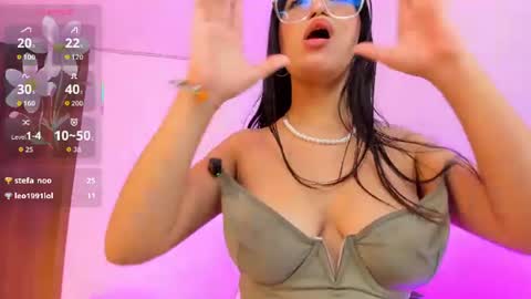 Snapshot of bella_luxxe chatting on 07-21-26, 09:28 online show from 07-21-26, 09:28