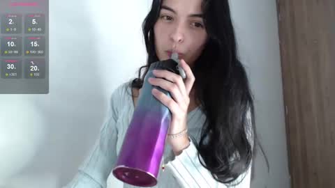 Snapshot of bella_musee chatting on 12-20-24, 03:47   online show from 12-20-24, 03:47