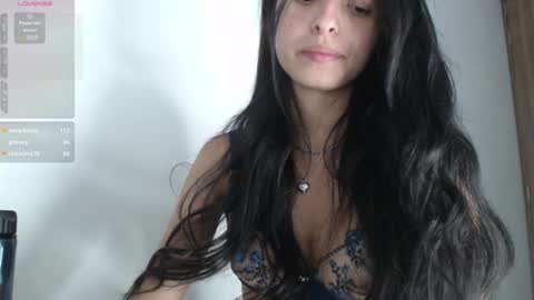 Snapshot of bella_musee chatting on 01-08-25, 03:19   online show from 01-08-25, 03:19