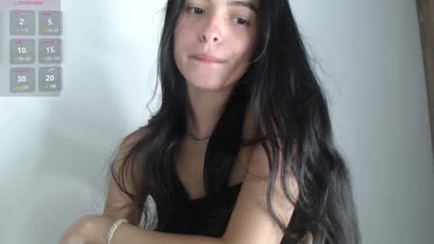 Snapshot of bella_musee chatting on 01-09-25, 03:04   online show from 01-09-25, 03:04